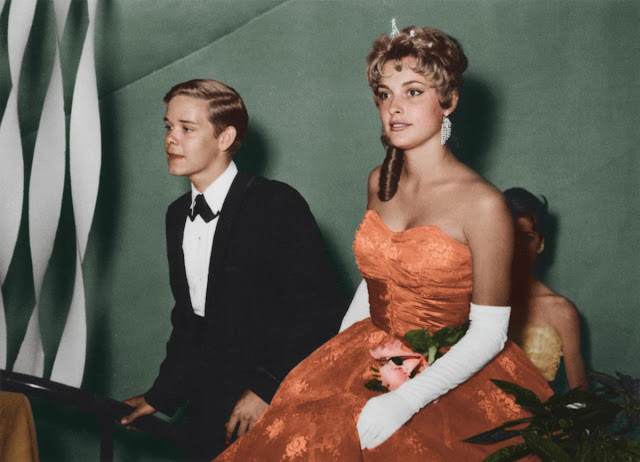 In 1960, 17-Year-Old Sharon Tate Was Voted “Homecoming Queen” of the American High School in Vicenza, Italy