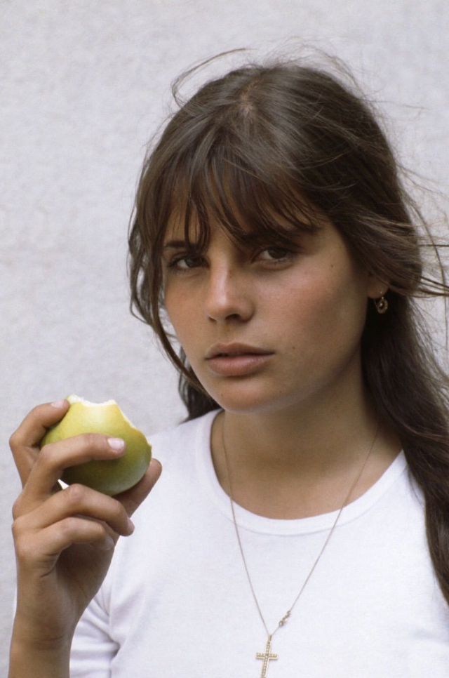 30 Stunning Portraits of Young Marie Trintignant in the Late 1970s and Early 1980s