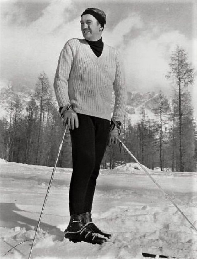 Photos of David Niven and Claudia Cardinale Skiing at Cortina d’Ampezzo During the Filming of “The Pink Panther” (1963)