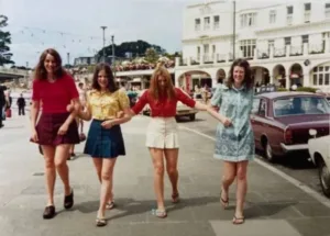 Celebrating Friendship: A 70-Year-Old Photo Recreated