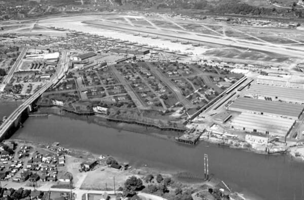 Rare Photos Reveal a Fake Rooftop Town Built to Hide Boeing’s Factory from Potential Japanese Air Strikes, 1944