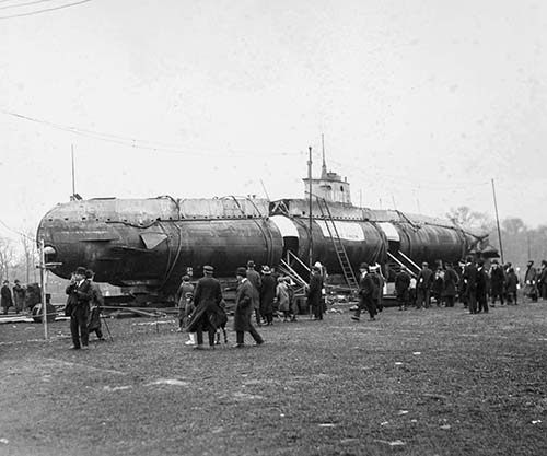 When a German U-Boat submarine and tanks ended up in New York’s Central Park, 1917-1918