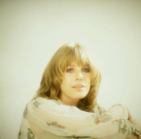 Stunning Portraits of Marianne Faithfull Taken by David Redfern in 1975