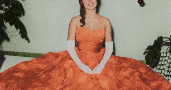 In 1960, 17-Year-Old Sharon Tate Was Voted “Homecoming Queen” of the American High School in Vicenza, Italy