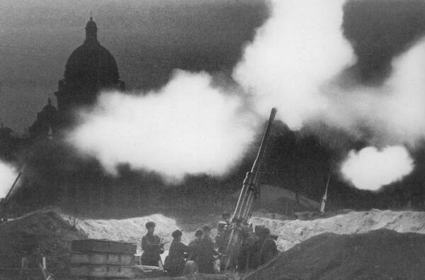 The Siege of Leningrad Through Rare Historical Photos, 1941-1944