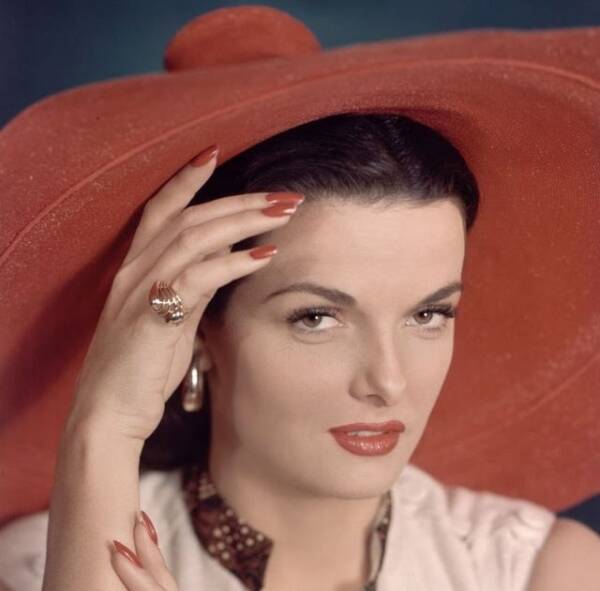 30 Beautiful Photos of Jane Russell in the 1940s and ’50s