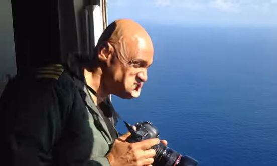 Former Navy officer battles fierce 300-knot winds at 20,000 ft for dramatic mid-air photograph; video stuns internet